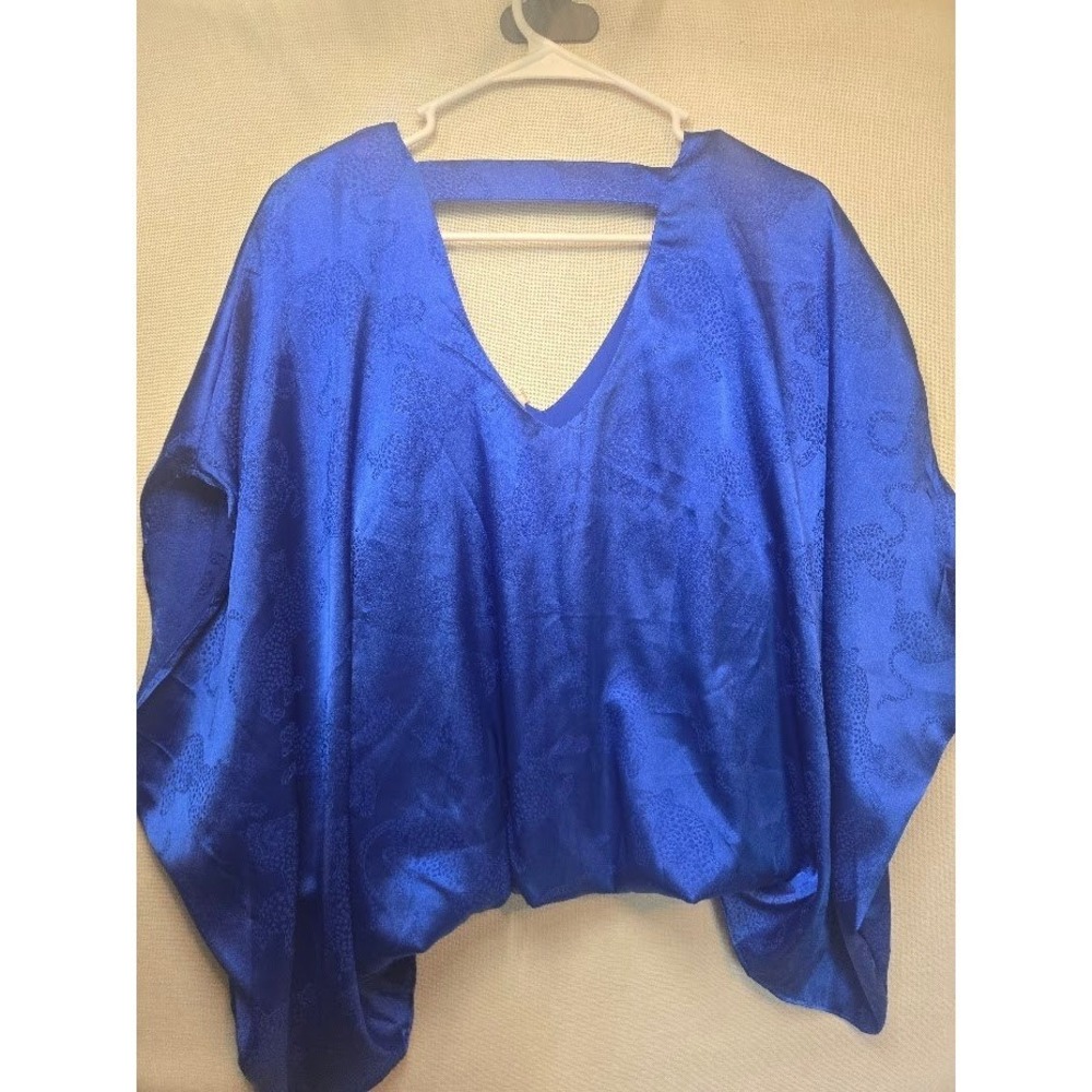 Umgee‎ Royal Blue Satin Jacquard Leopard V-Neck Dolman Sleeve Blouse S - Picture 4 of 4